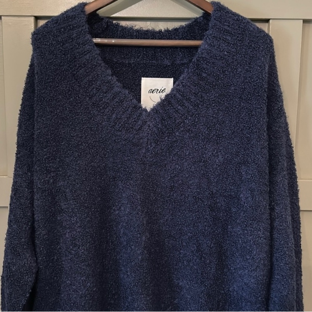 Cozy V‑Neck Navy Bouclé Sweater XLARGE - Picture 8 of 11